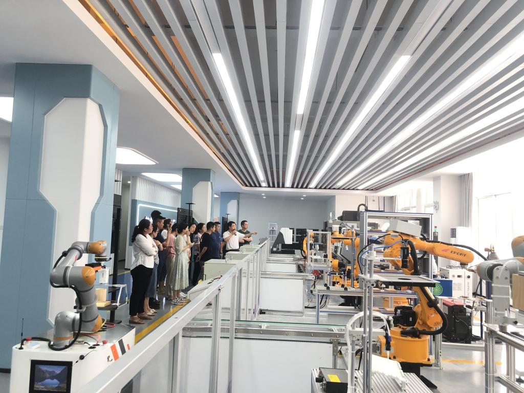 智能融合，赋能未来 学校圆满完成智能制造创新工厂系统集成与应用师资培训